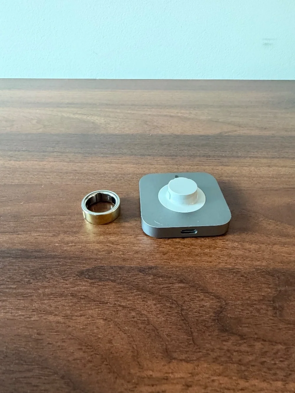 Oura Ring 4 - Gold - Size 7 - w/ Charger
